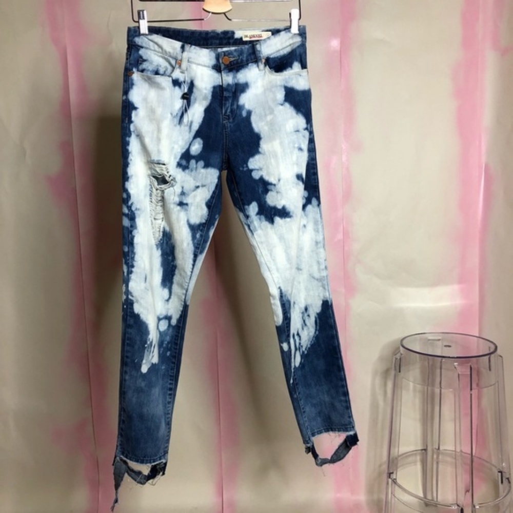 BLANK NYC Bleached Ripped Cut Distressed Boyfriend